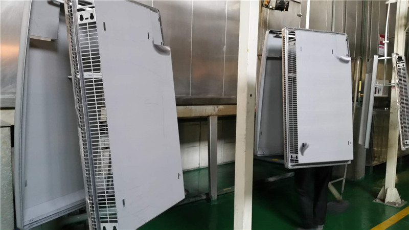 14鋅鐵合(he)金噴塑(su)陶化